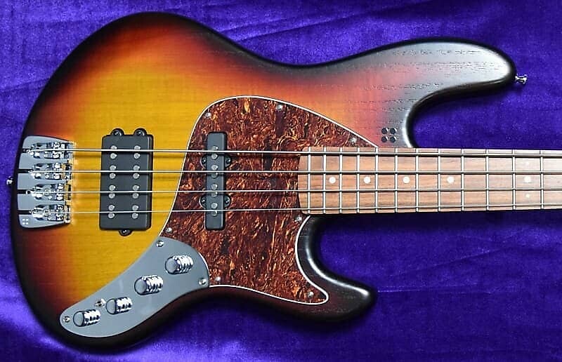 

Басс гитара Sandberg California TM4 SuperLight 3-Tone SB / Pau Ferro 6.6LBS