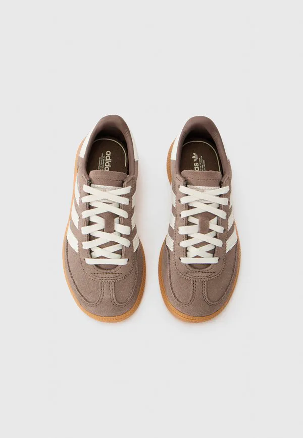 Специальные кроссовки для гандбола Adidas Originals, Earth Strata/Off White/Gum — фото 4