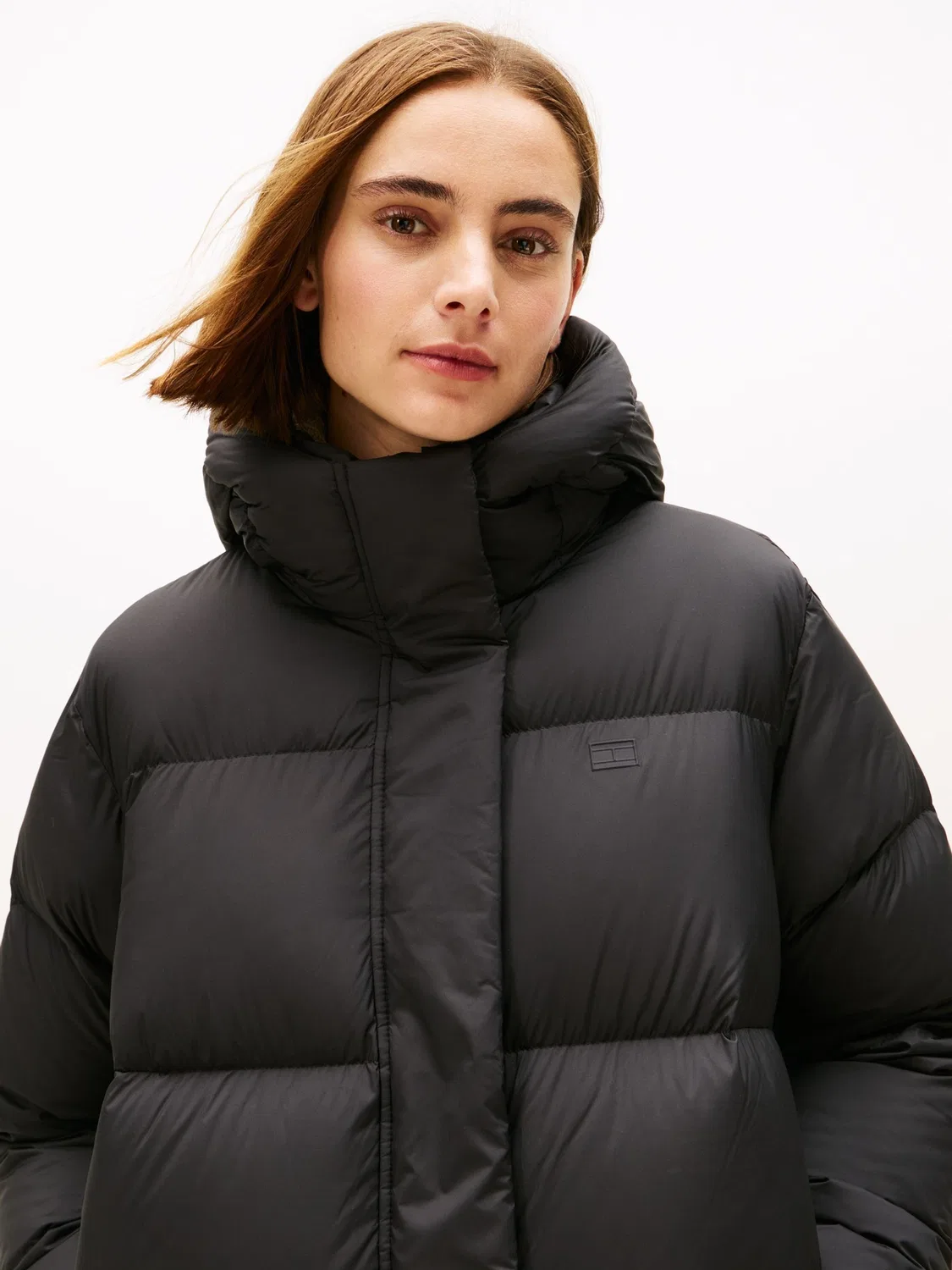 Пуховик удлиненный с капюшоном Tommy Hilfiger, черный — фото 3