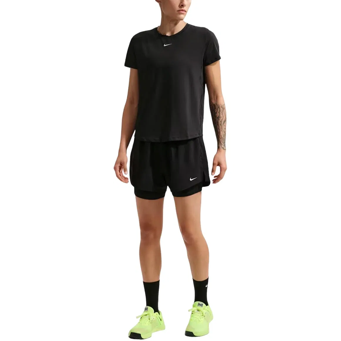 Женская футболка One Classic Dri-FIT T-Shirt 'Black White' Nike, Black/White — фото 4