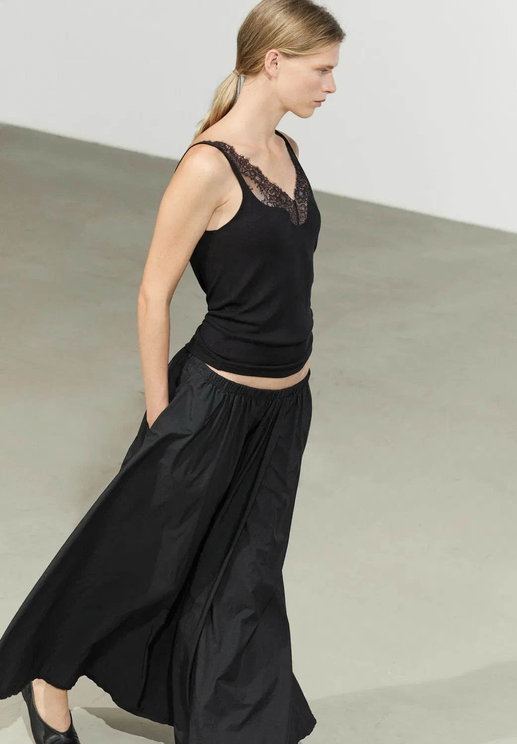 Топ-Майка с кружевной отделкой и бретелями Massimo Dutti, Black — фото 4