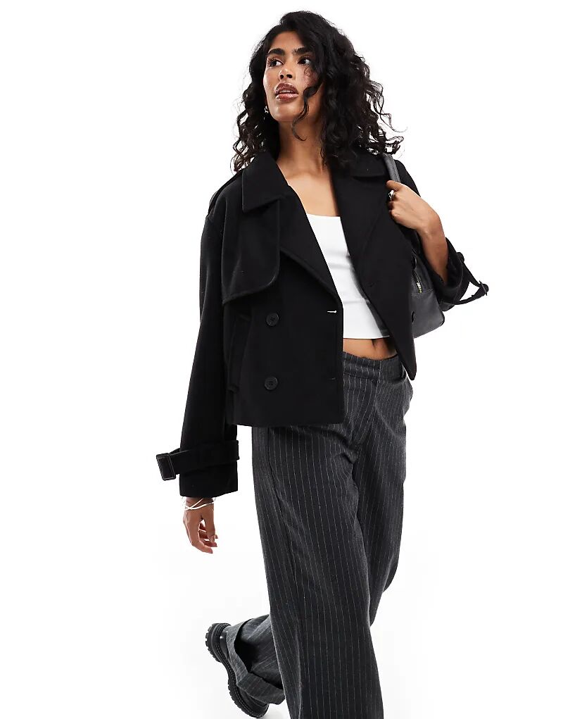 

Укороченный тренчкот из шерсти черного цвета Bershka