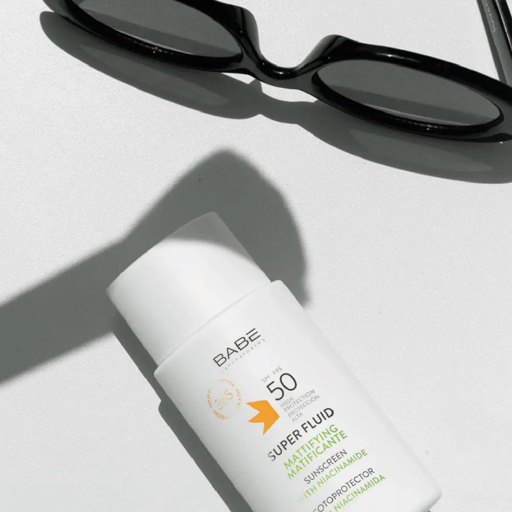 Матирующий солнцезащитный флюид «Super Fluid Frosting Photoprotector SPF 50» от Babé-Labor Laboratorios Babe — фото 3
