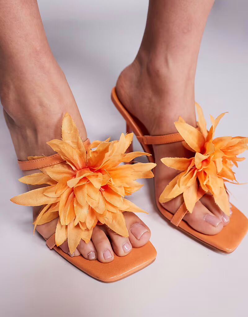 Босоножки Simmi London Vaughan на каблуке с цветочным узором оранжевого цвета SIMMI Shoes — фото 4