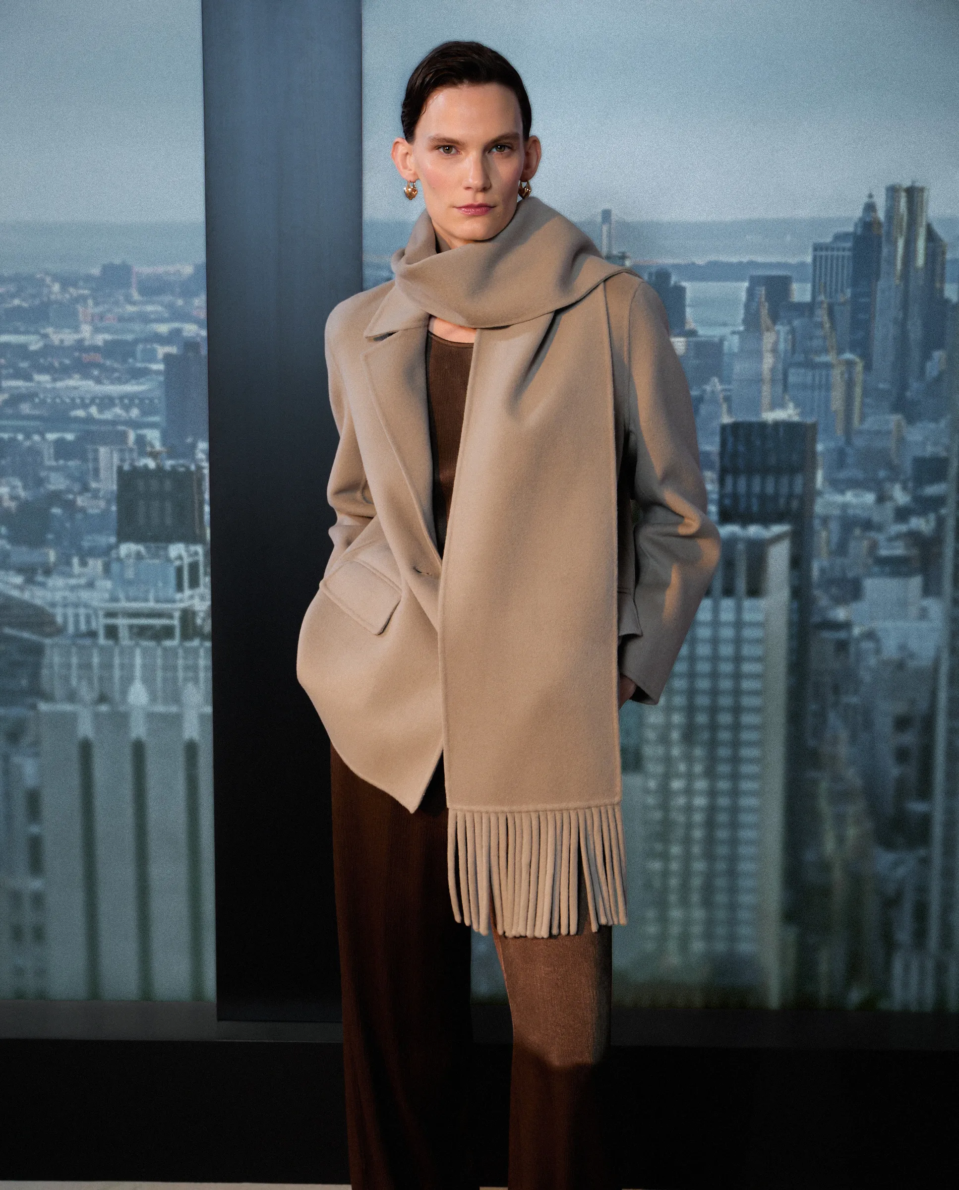 

Короткая женская куртка из гладкого сукна Woman Limited El Corte Inglés, бежевый