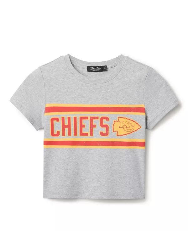

Женская футболка с изображением команды Kansas City Chiefs на боковой линии поля. Junk Food Clothing, серый