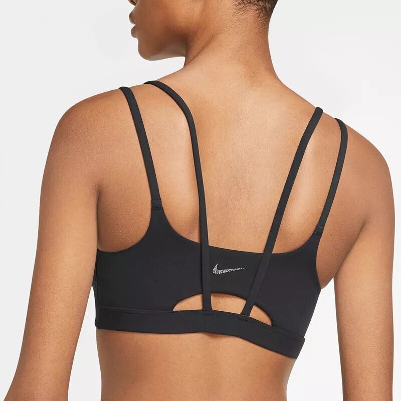 Женский спортивный бюстгальтер с мягкой подкладкой и ремешками Nike Alate Trace, черный — фото 2