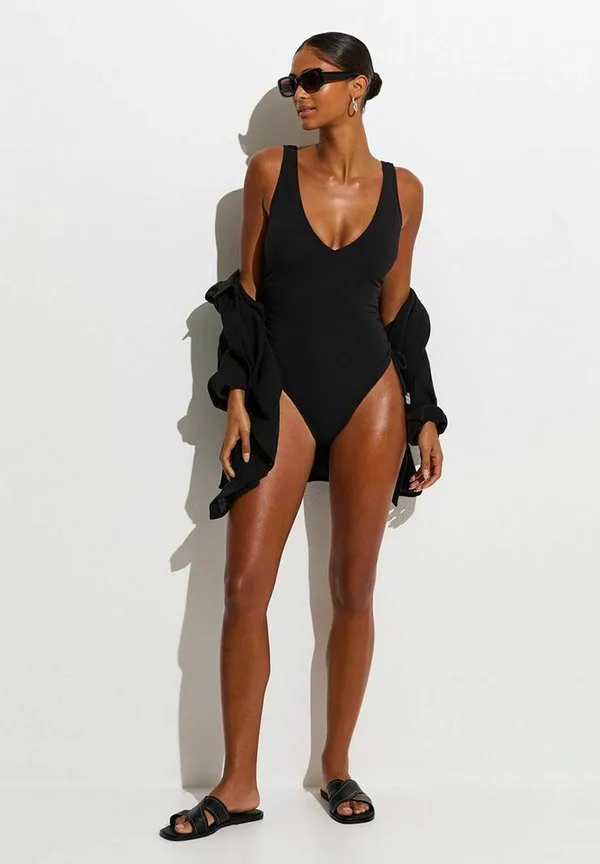 

Купальник с присборенными боками и мятой текстурой New Look, Black, Черный, Купальник с присборенными боками и мятой текстурой New Look, Black