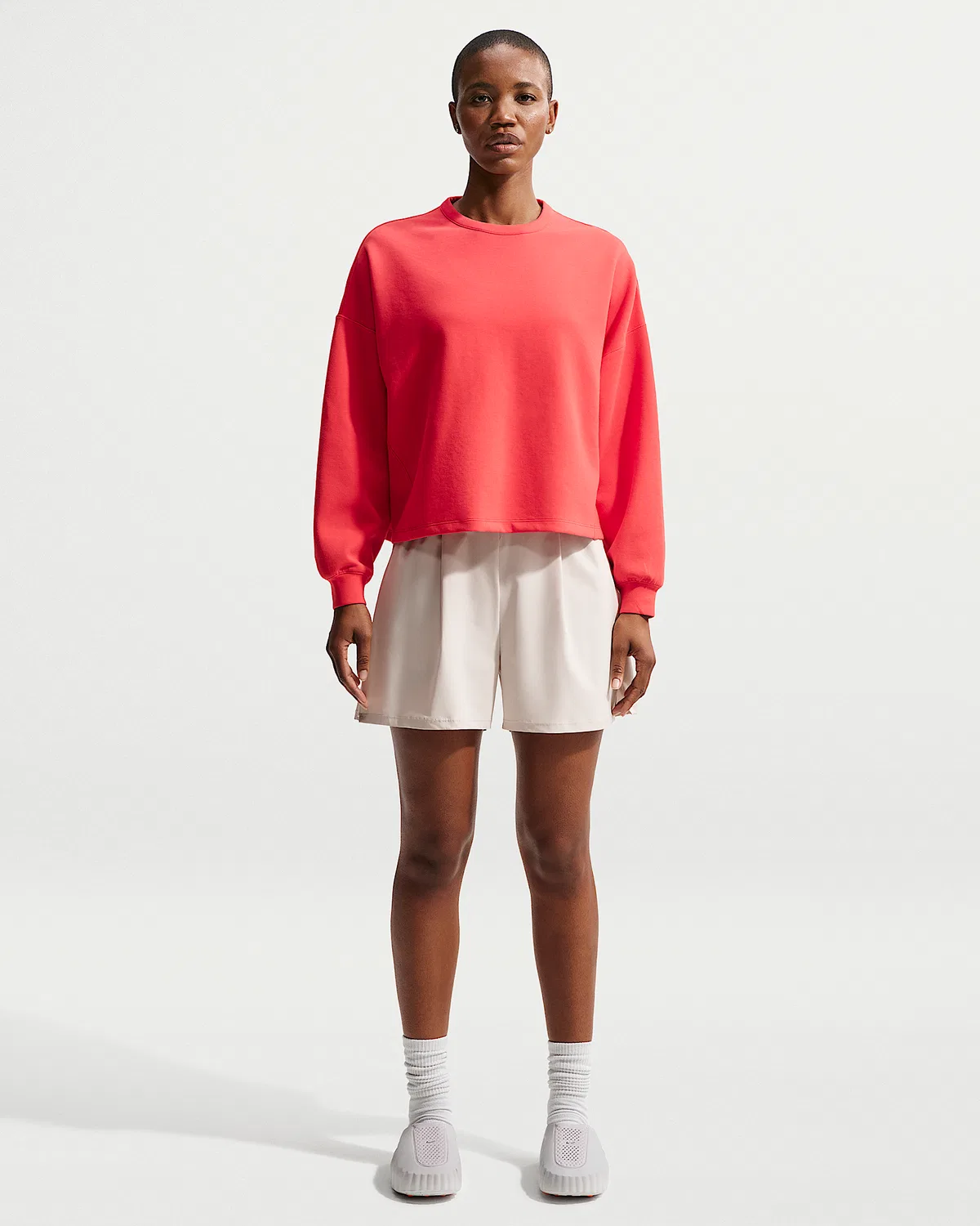 Женская футболка Nike 24.7 ImpossiblySoft Dri-FIT Oversized с круглым вырезом, Light Crimson/University Red — фото 4