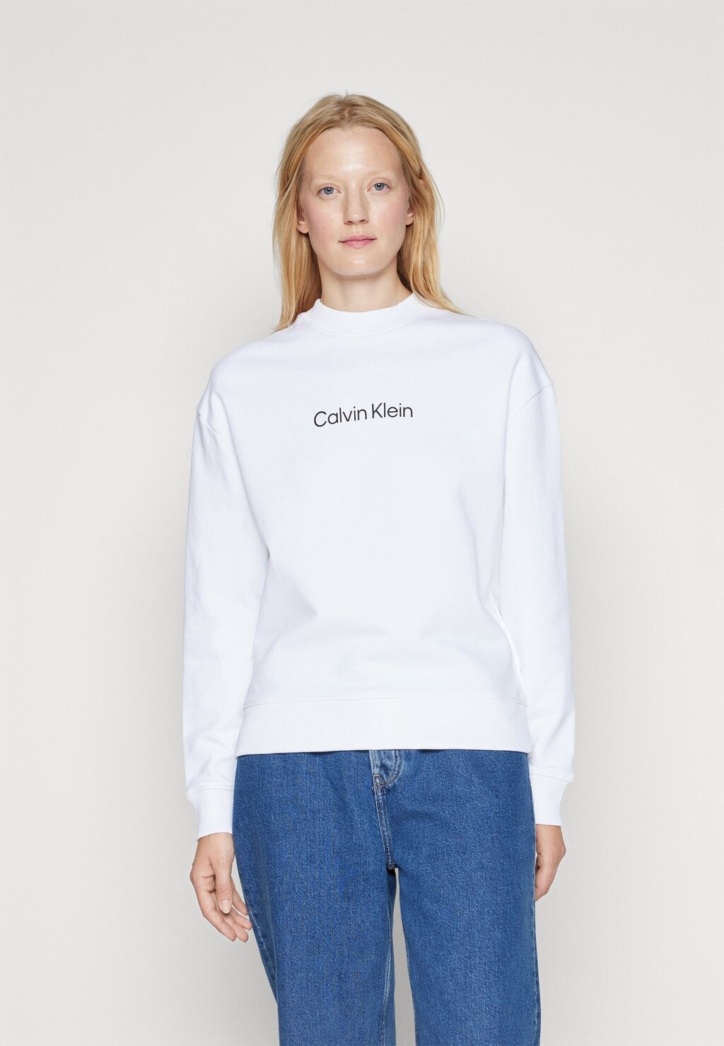

Толстовка Calvin Klein HERO LOGO, цвет bright white
