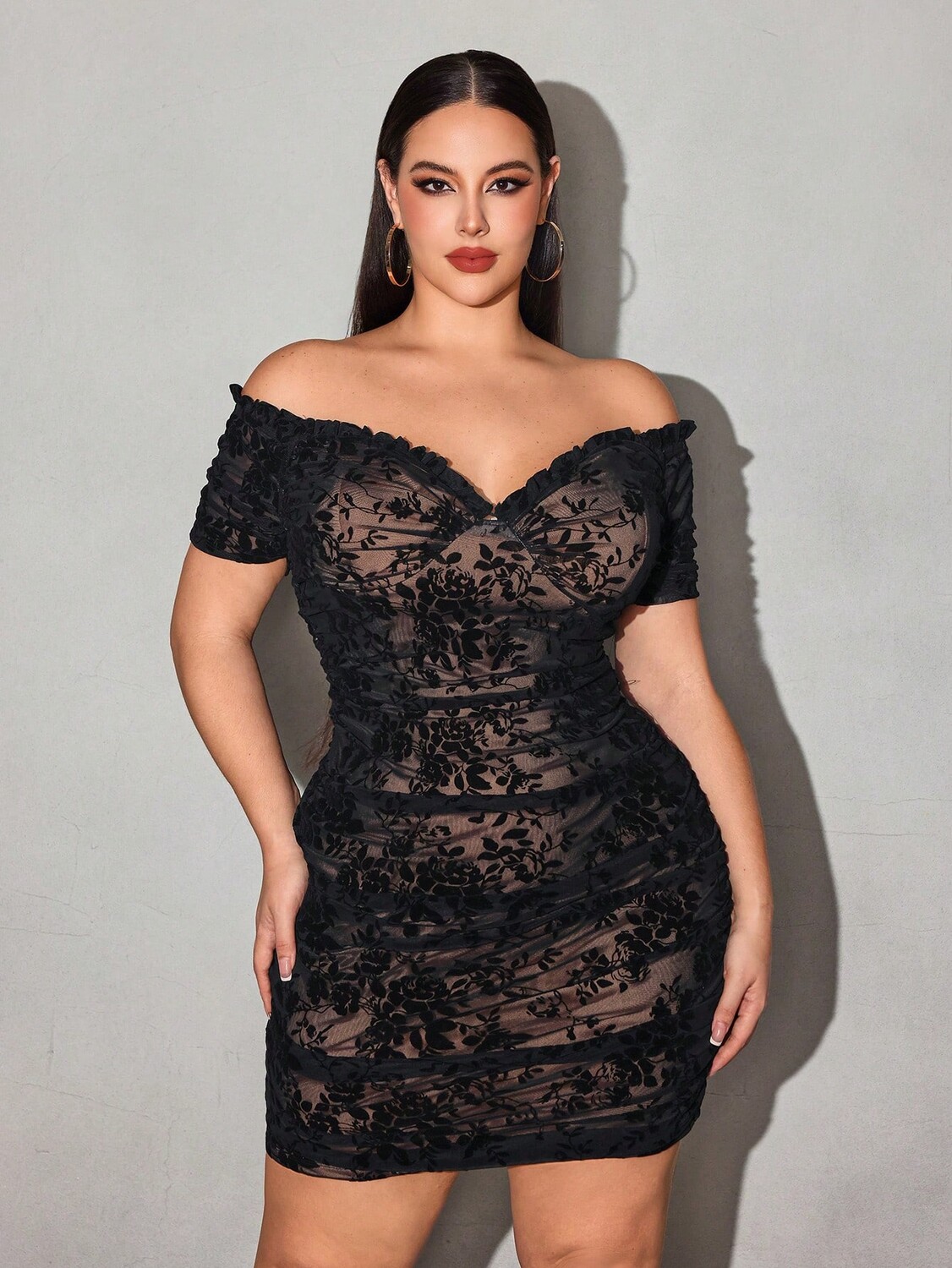 

SXY Плюс Размер Элегантное и сексуальное платье с v-образным вырезом и кружевом с рюшами по подолу Shein, черный