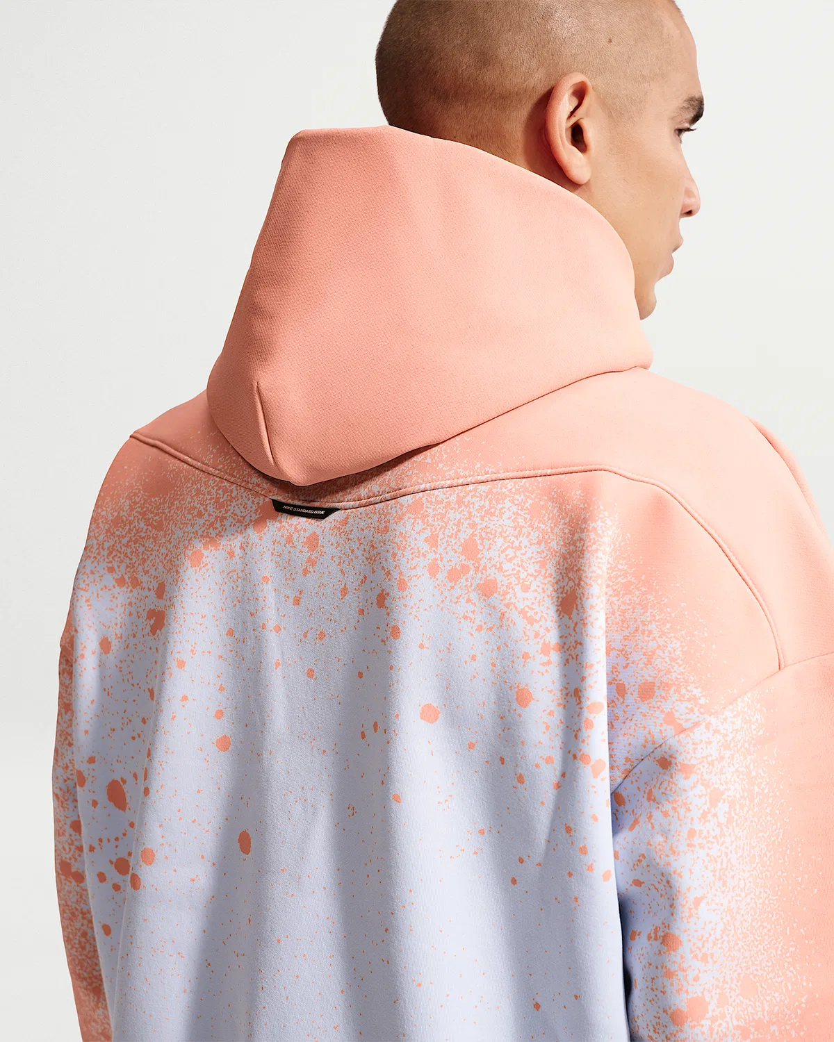 Мужская баскетбольная худи-пуловер Nike Standard Issue Therma-FIT, Football Grey/Orange Pulse/Pale Ivory — фото 2