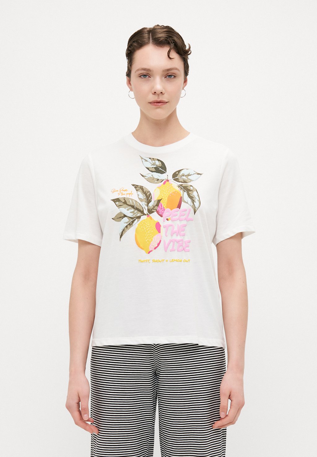 

Футболка с принтом ONLBLINIS LIFE FRUIT ONLY Tall, кремовый