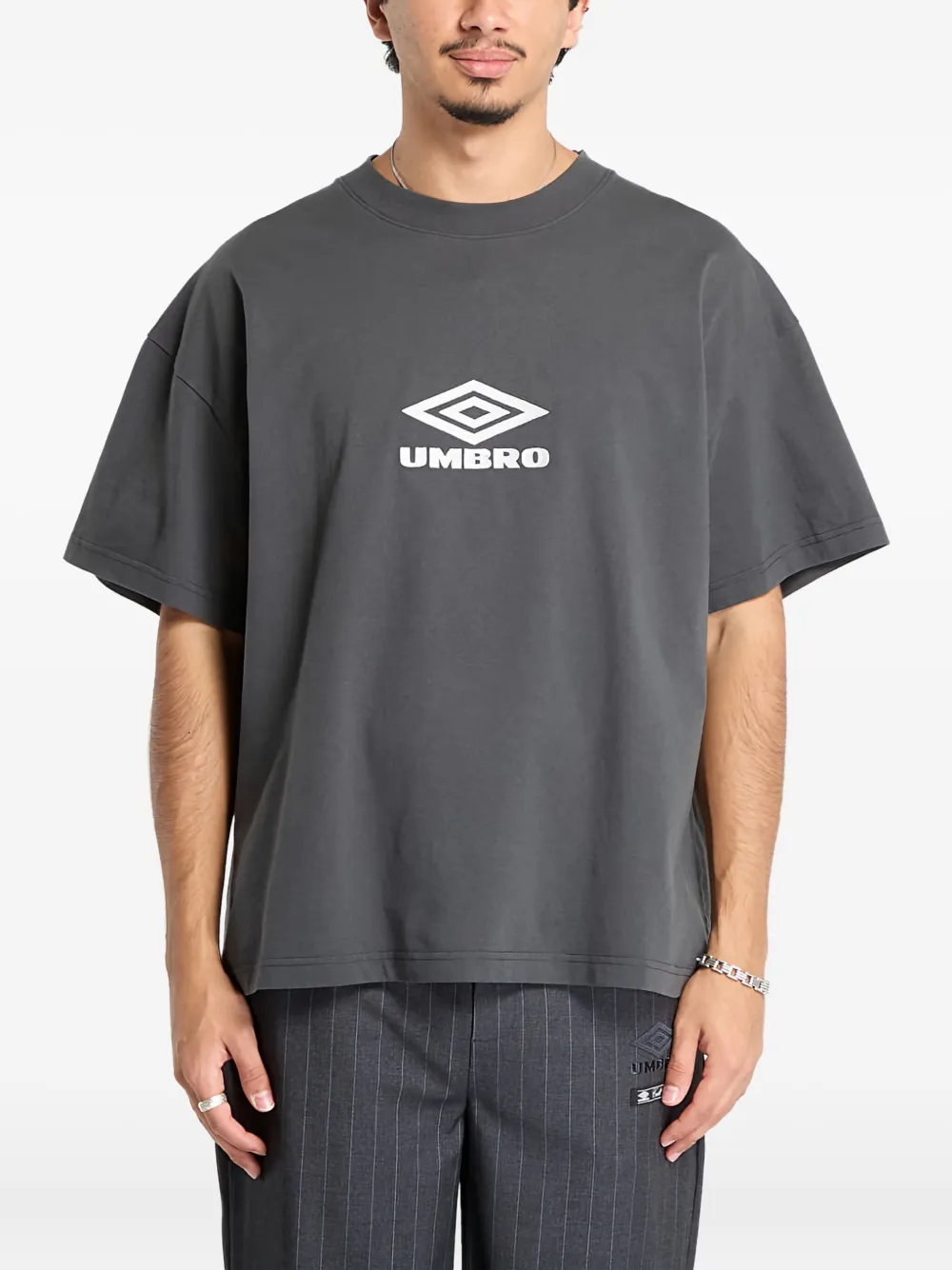 

Футболка с логотипом Umbro, серый