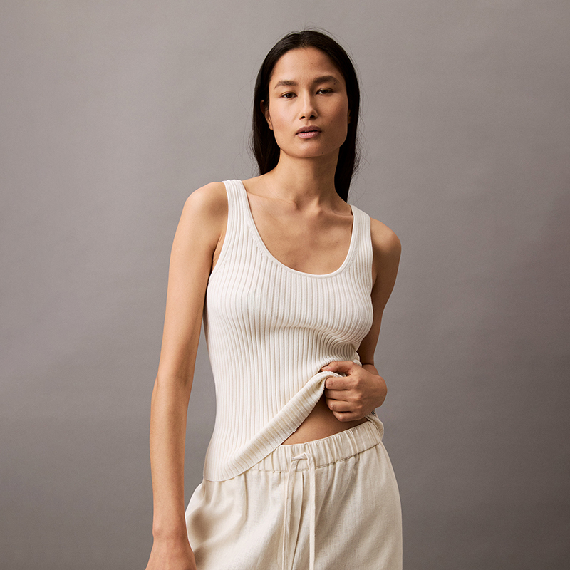 Calvin Klein Футболка Regular женская Cow Ivory — фото 4