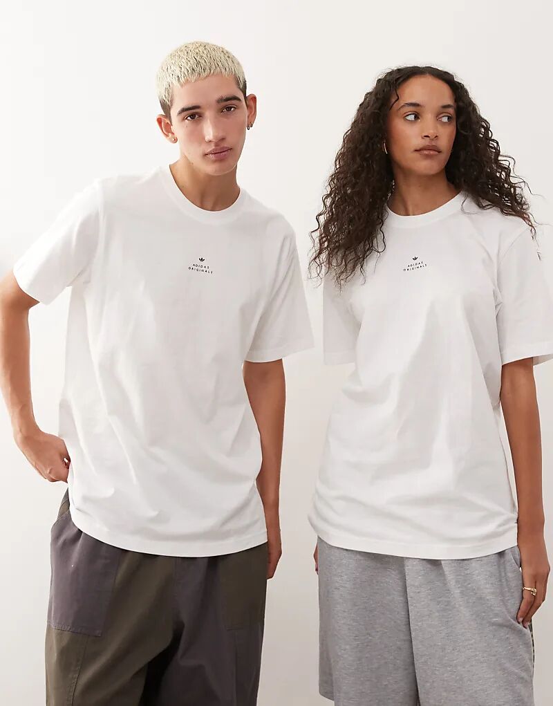 

Футболка с микрологотипом adidas Originals белого цвета