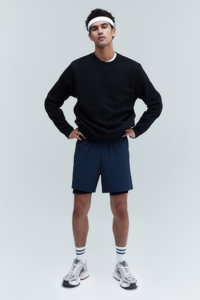 

Спортивные шорты 2 в 1 средней длины из ткани drymove H&M, синий