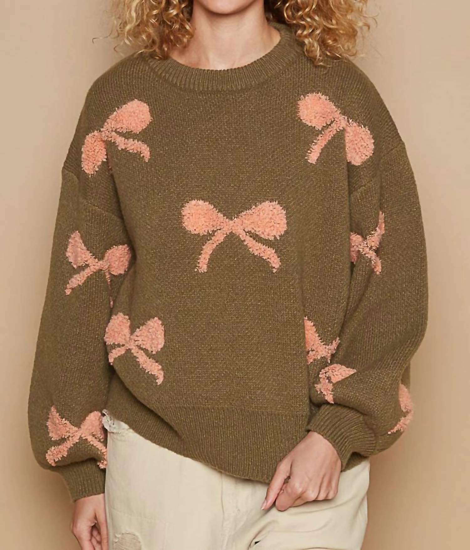 

Вязаный свитер с бантом в оливковом цвете POL