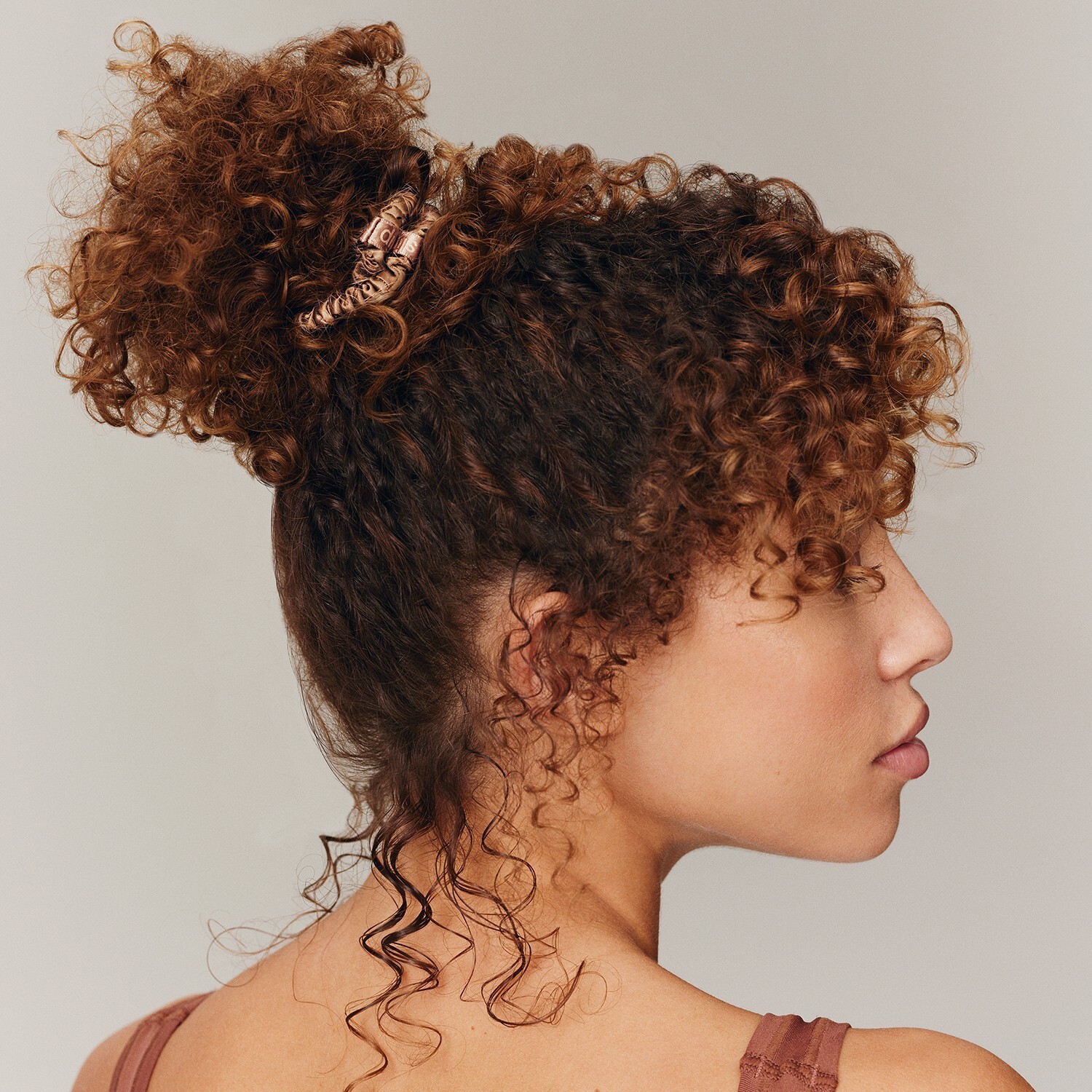 Резинка для волос schmal scrunchies back to basics, reine seide - kupfer Slip, light brown, количество 1 шт. — фото 4