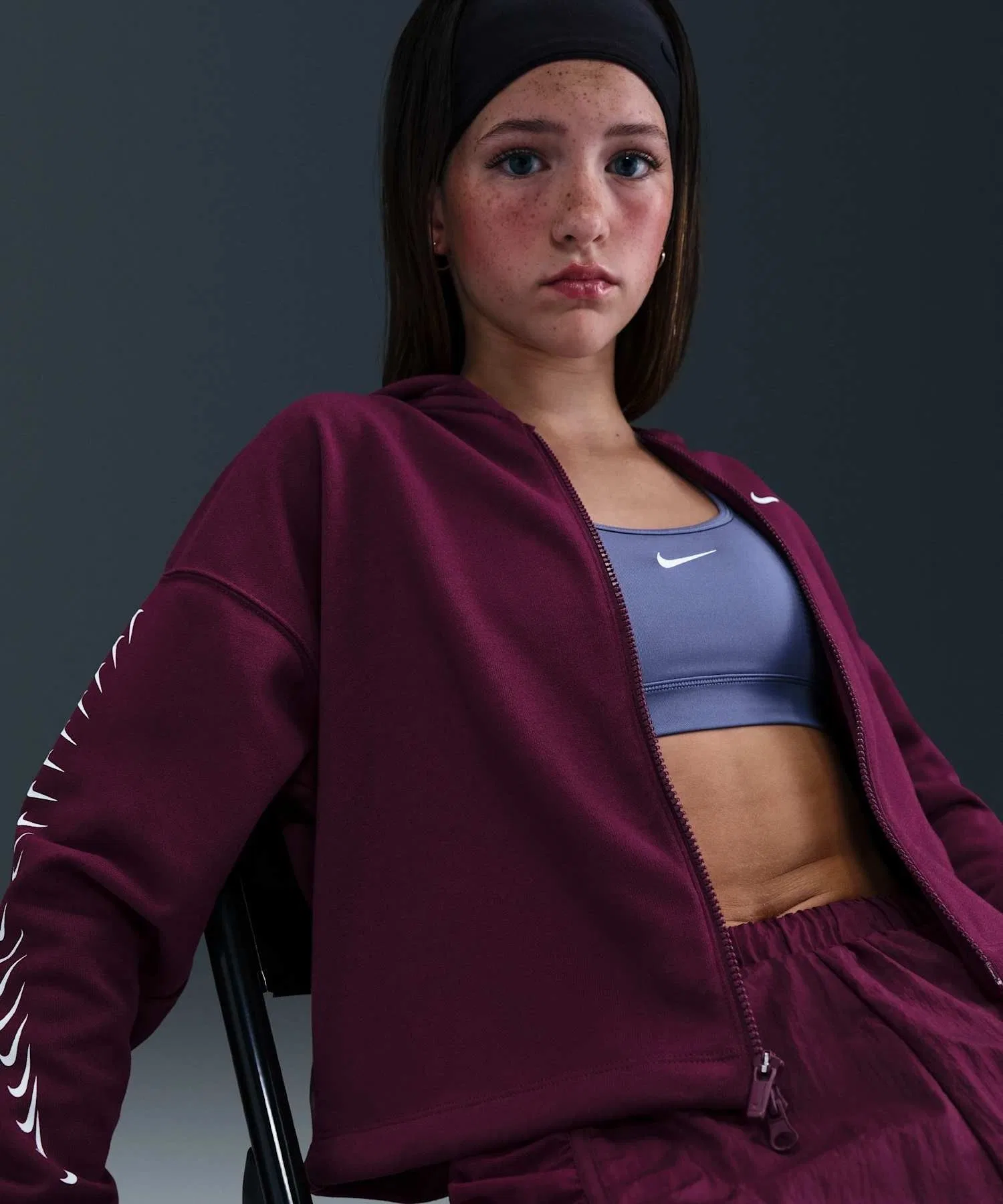 Детская флисовая толстовка Nike Sportswear Dri-FIT HV0734-610, цвет бордо. — фото 3