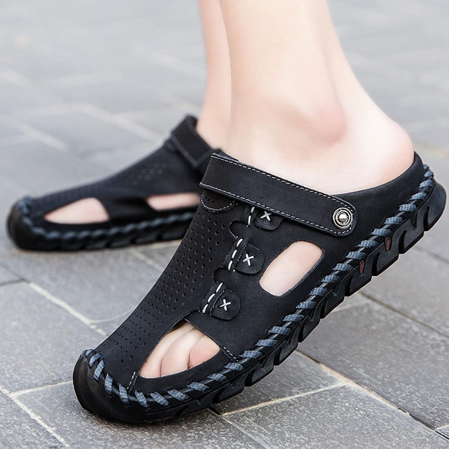 

Кожаные сандалии TUCY для летнего пляжа, мужские тапочки для комфорта на улице, модные легкие сандалии с регулируемой застежкой, закрытым носком, для ходьбы и вождения (Цвет: Черный-B, Размер: EUR 42)