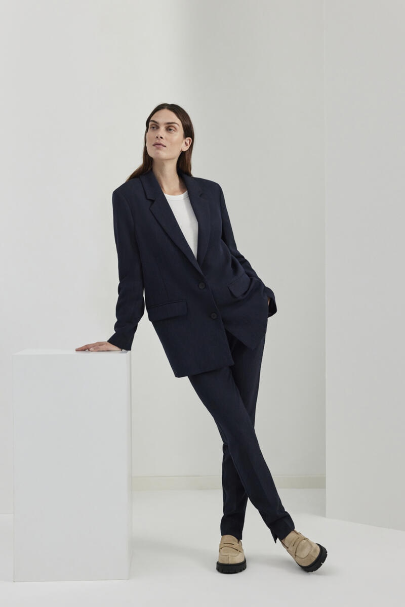 

Брюки Slim Fit из переработанных материалов. Selected Femme, синий