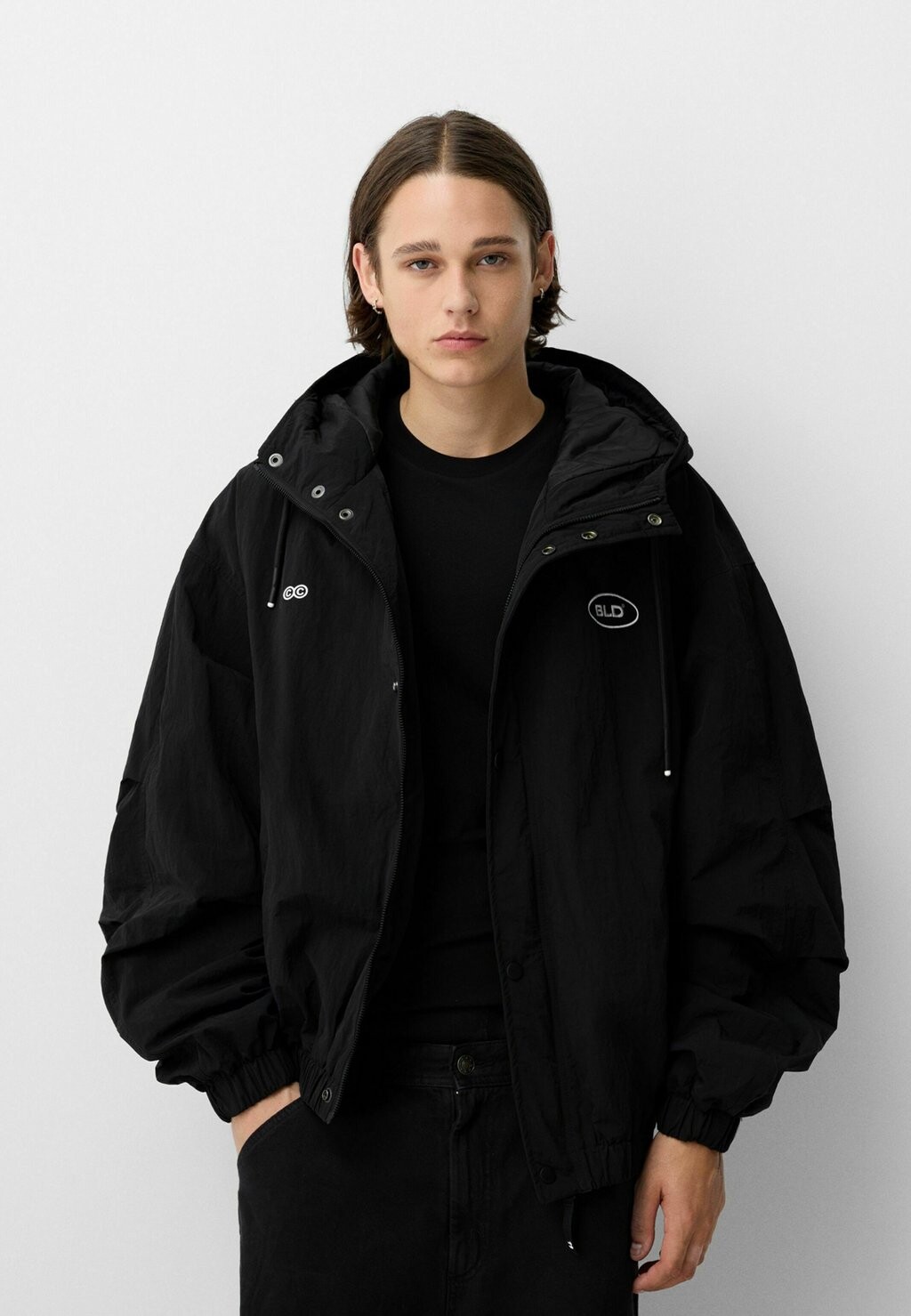 

Легкая куртка HOODED QUILTED TECHNICAL Bershka, черный деним