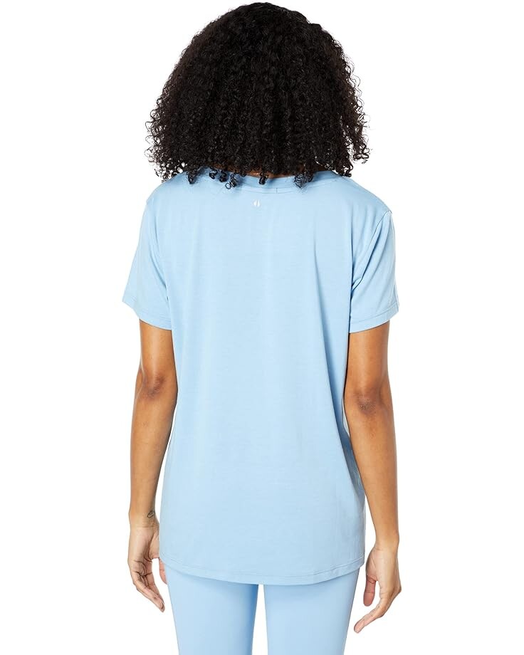 

Футболка THRIVE SOCIETE Relaxed V-Neck Tee, цвет Blue River