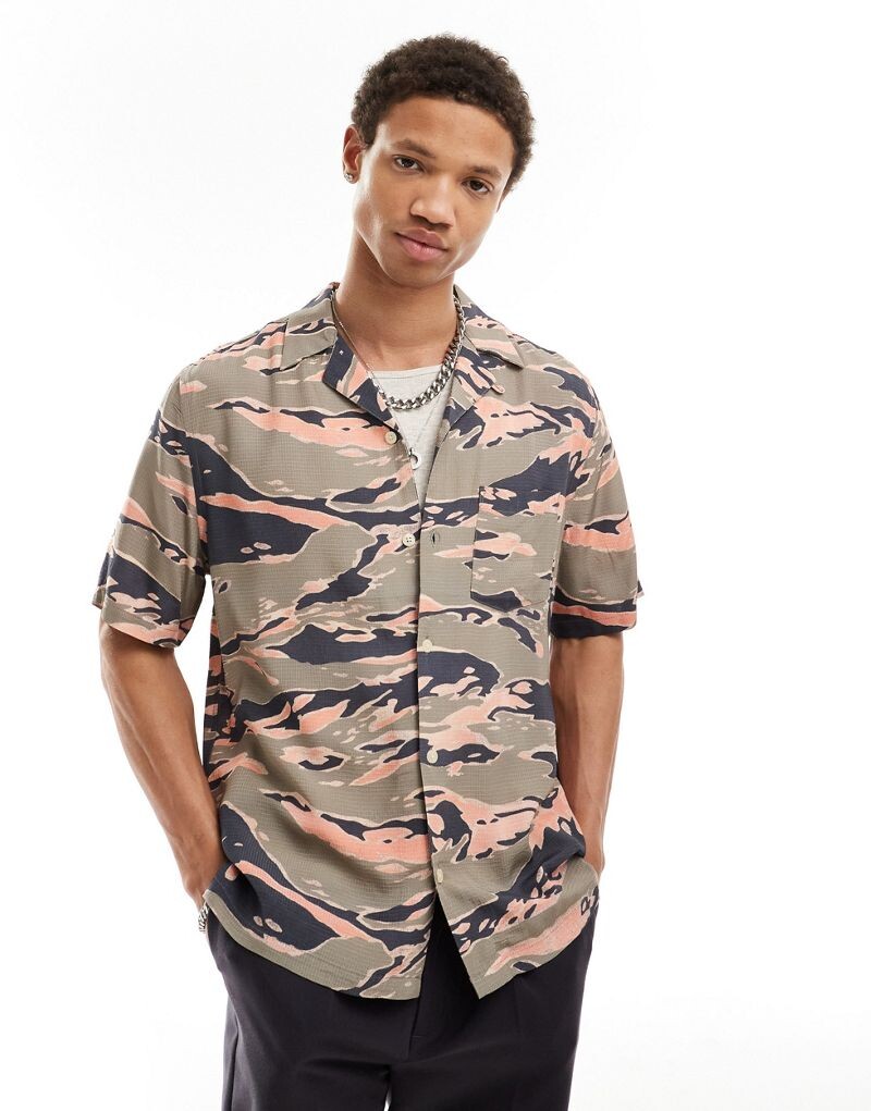 

Камуфляжная рубашка с короткими рукавами AllSaints Solar