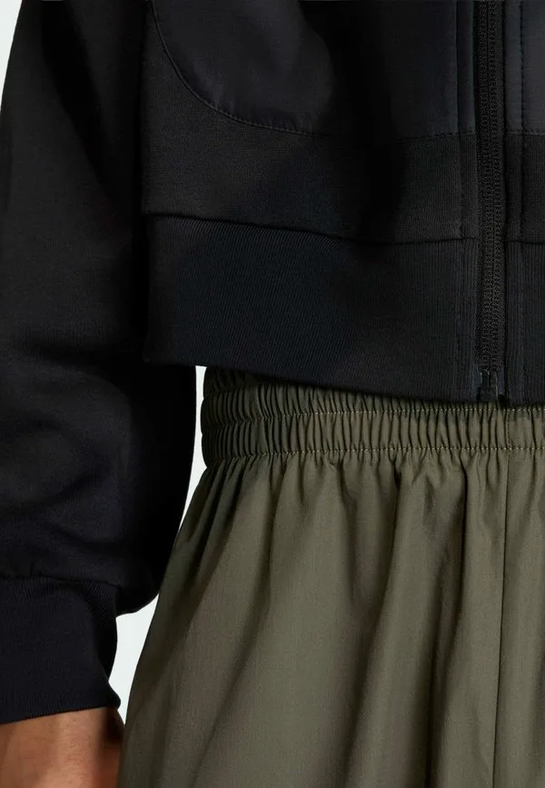 Городские технологичные брюки для активного отдыха Adidas Sportswear, Olive Strata — фото 4