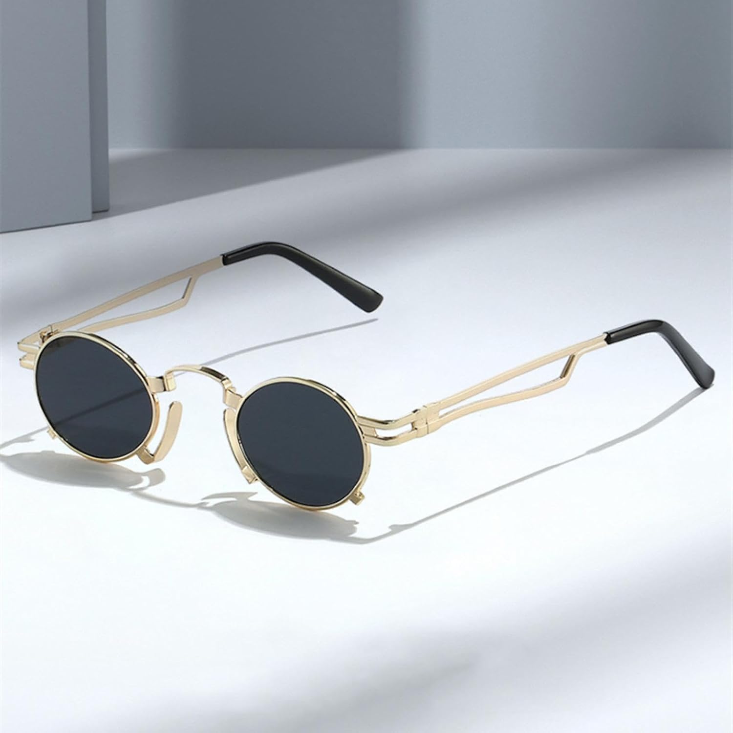 

Ретро маленькие овальные солнцезащитные очки для женщин, модные очки в нестандартной металлической оправе для мужчин, панк-очки, солнцезащитные очки с защитой от УФ-излучения UV400 TVTBBVV, Black Clear