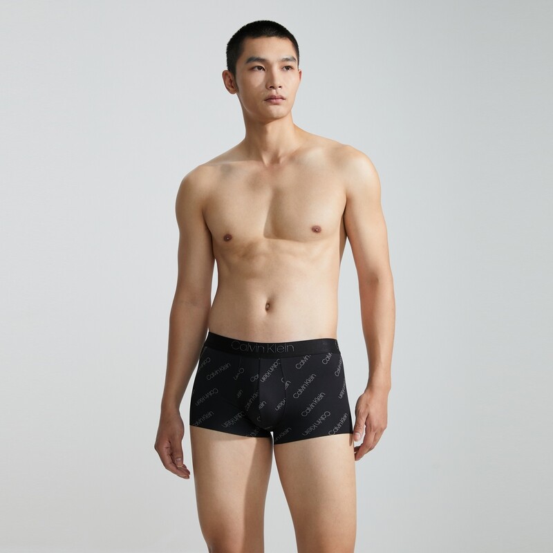 

Трусы-боксеры бесшовные Calvin Klein мужские, черный
