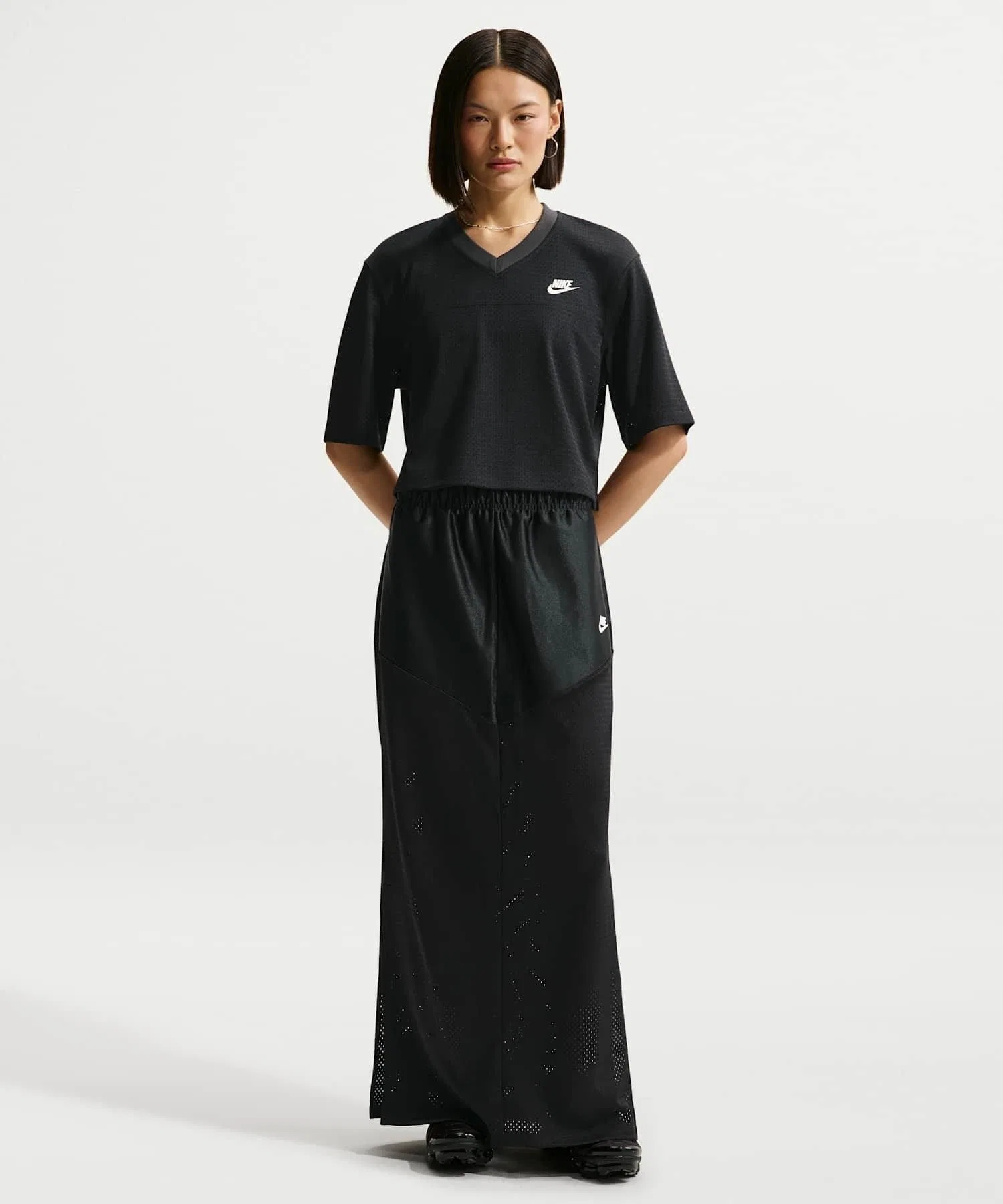 Женская футболка Nike Sportswear Oversized Heritage из меша чёрного цвета — фото 4