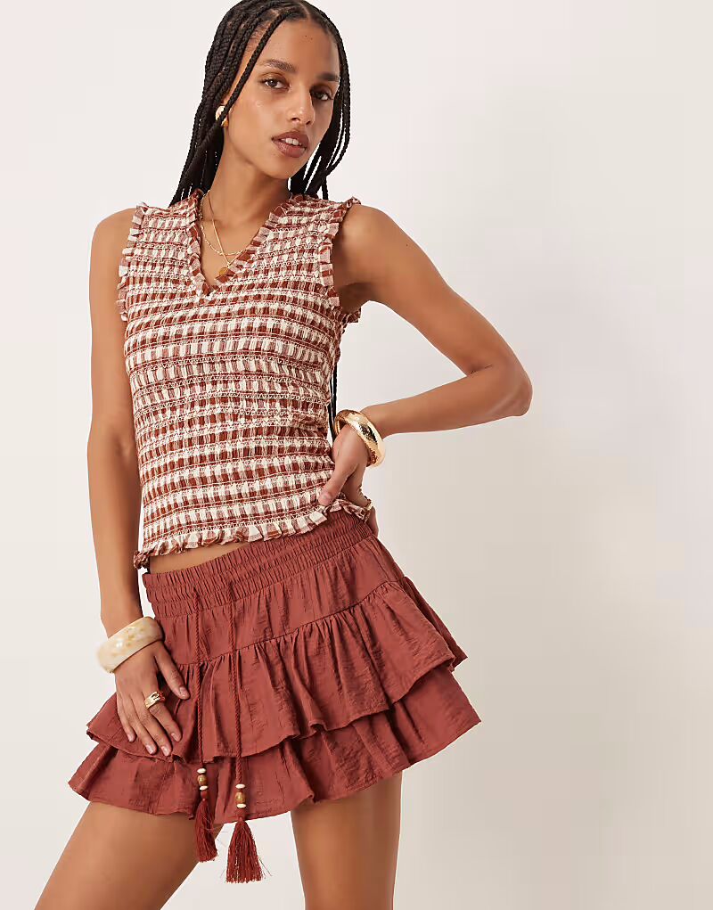

Шорты-трусы ASOS DESIGN с оборками цвета ржавчины