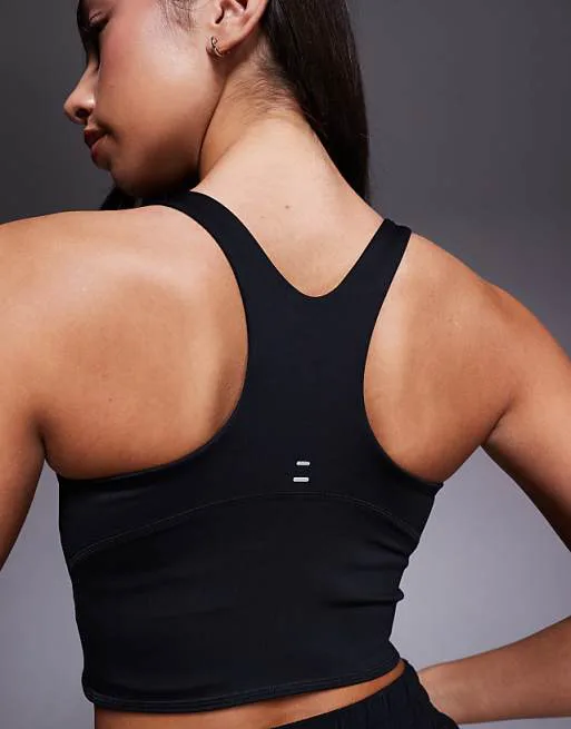Черный удлиненный спортивный бюстгальтер со средней поддержкой Nike Training Tempo Dri-FIT — фото 2