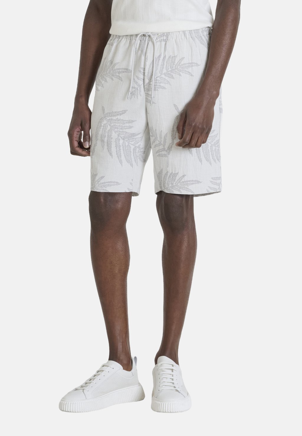

Шорты REGULAR FIT JACQUARD WITH LOGOED Antony Morato, светло-серый