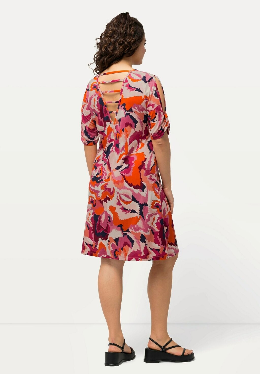 

Повседневное платье FLORAL COLD SHOULDER Ulla Popken, оранжевый