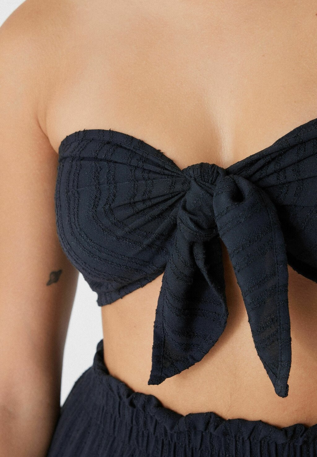 

Топ 3D EFFECT Tezenis, черный
