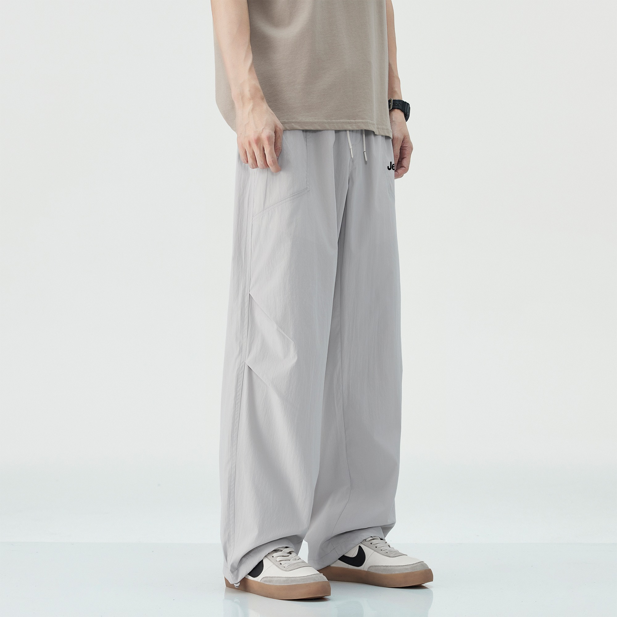 

Повседневные брюки Unisex тонкие прямого кроя Jeep, черный