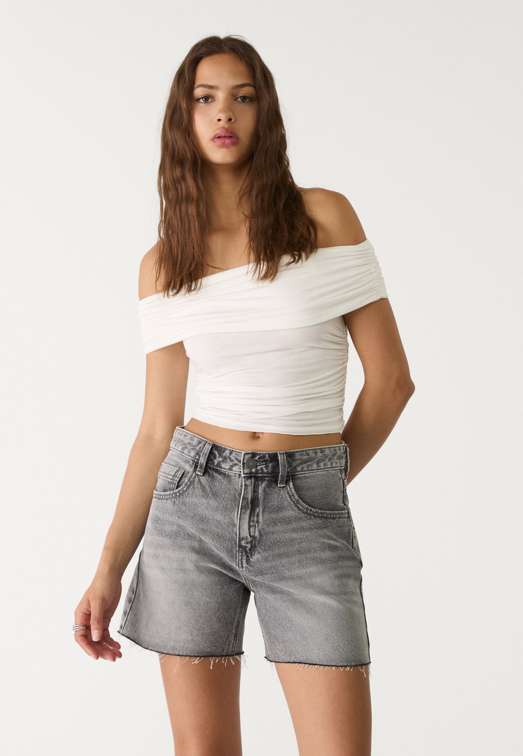 

Джинсовые шорты BERMUDA Stradivarius, цвет Black Denim