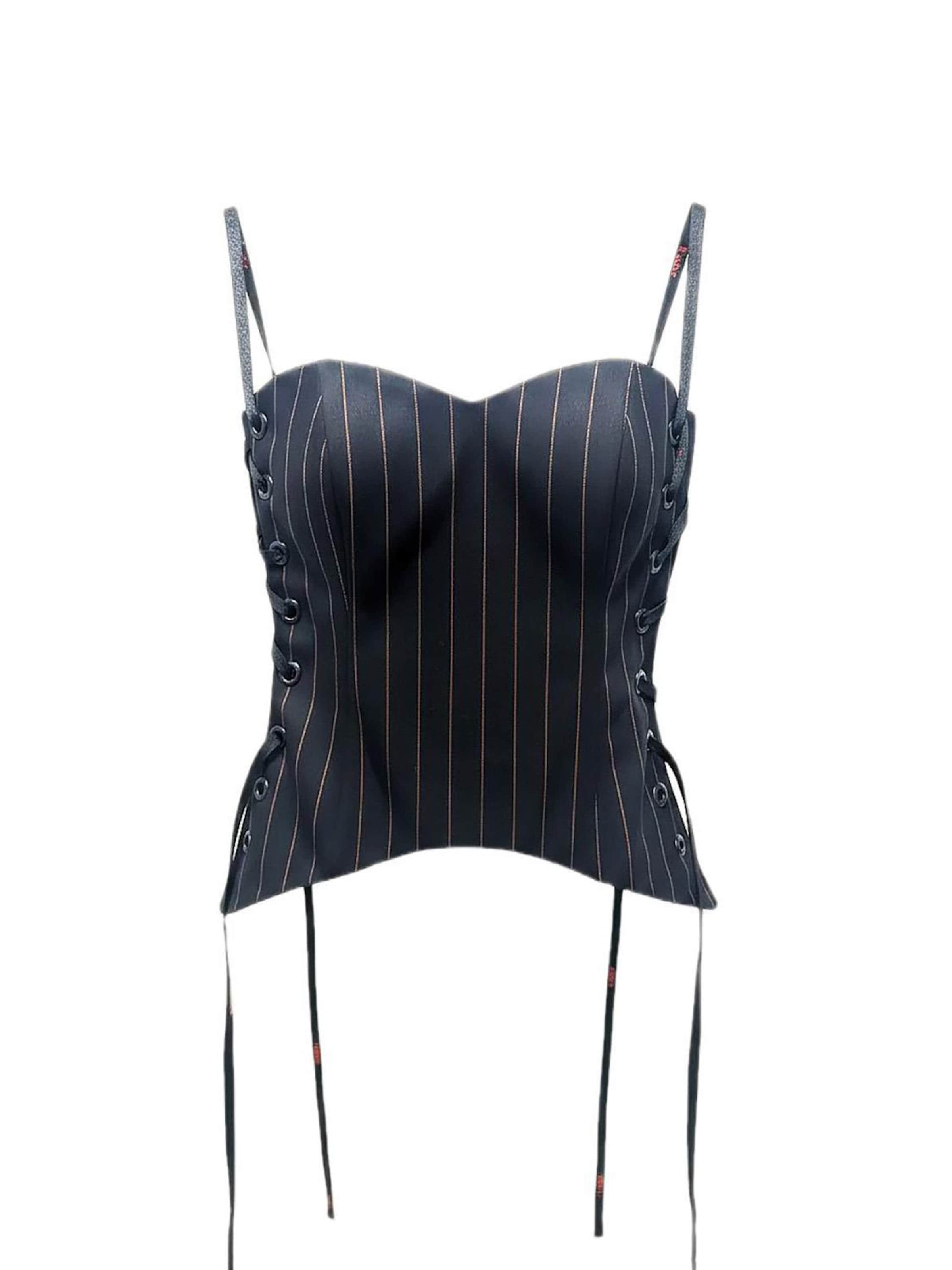 

IUnique Топ 'Ribbon Accents' в черном цвете