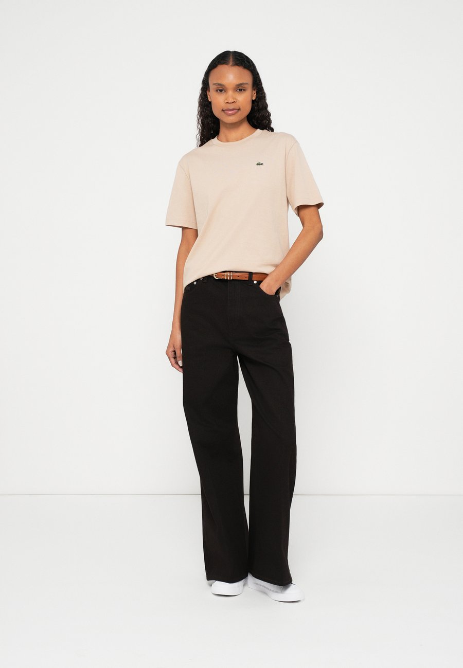 Футболка Lacoste Basic T-shirt, Lionne/Taupe, Хлопок пима, Бежевый — фото 2