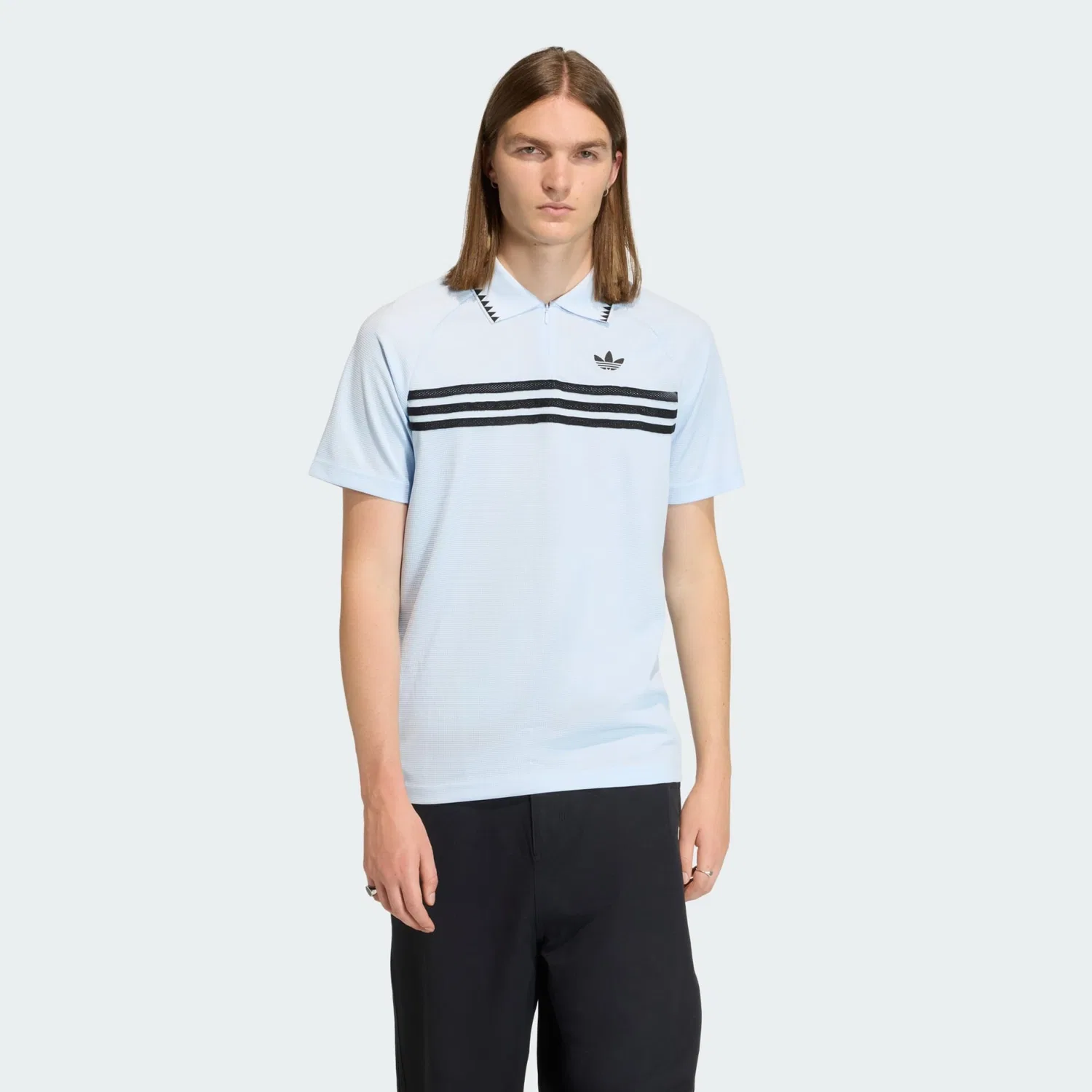 Футболка Adidas Originals CHEST STRIPES SLIM светло-голубого цвета — фото 2
