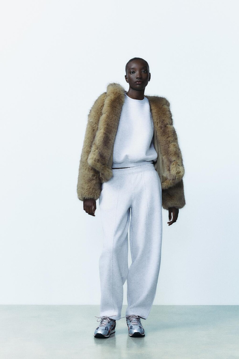 

Плюшевые брюки carrot fit ZARA, серый мергель