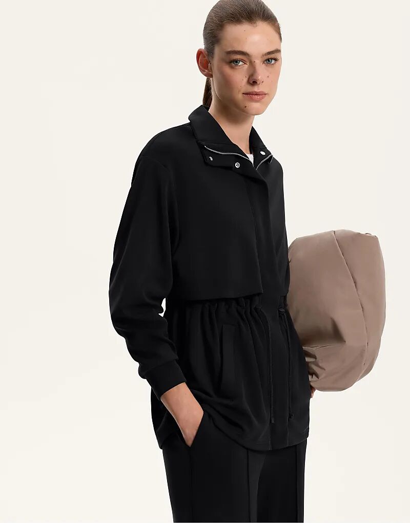 

Длинная куртка OYSHO из мягкого на ощупь модала с карманами черного цвета