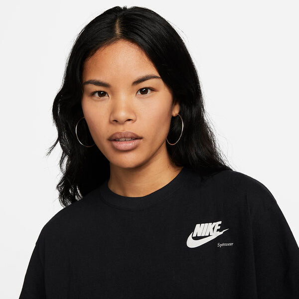 Футболка (WMNS) Nike Sportswear Boyfriend T-shirt 'Black White', белый — фото 3