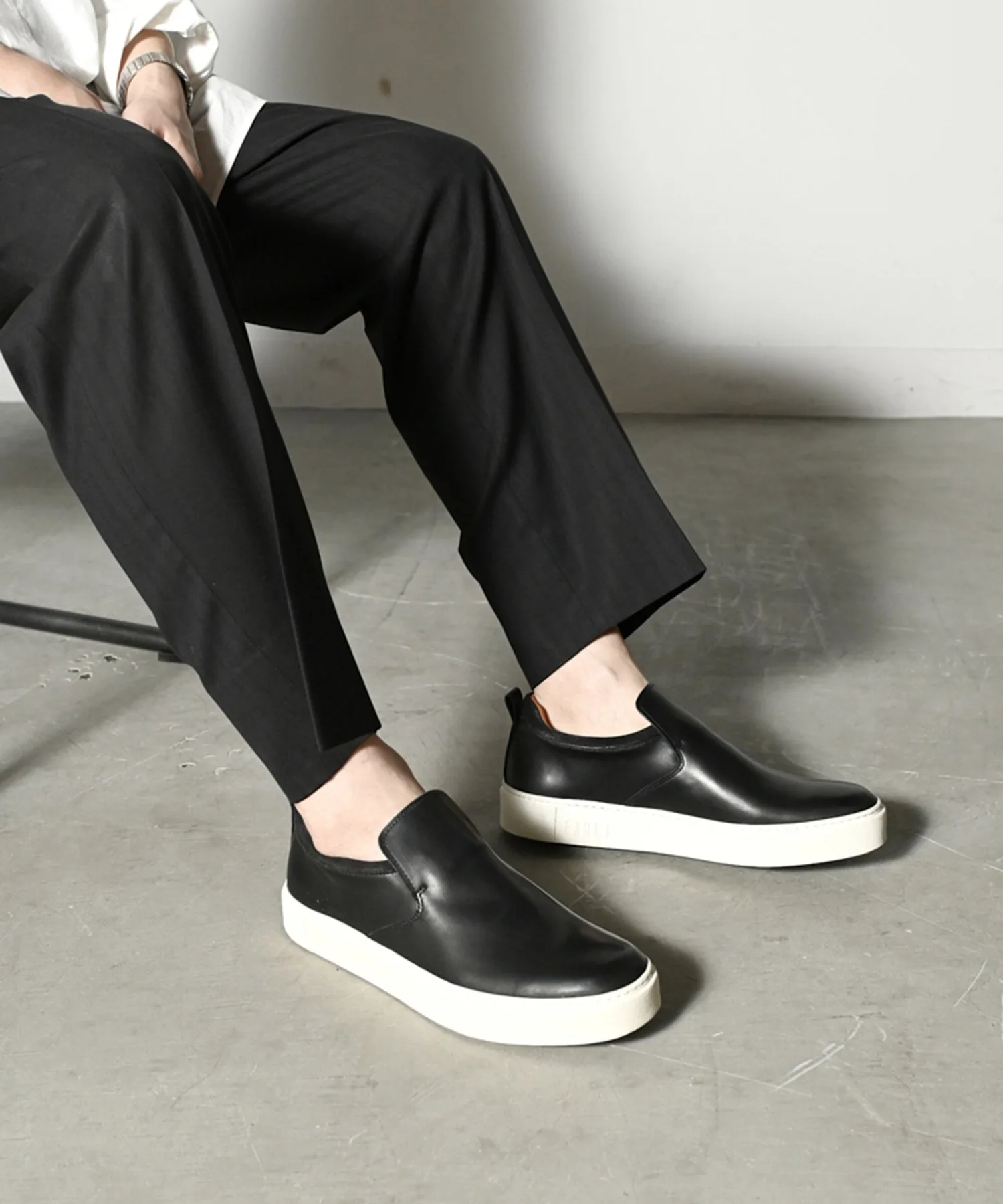 Мужские кожаные слипоны EARLE Drapeslip-on белые — фото 2