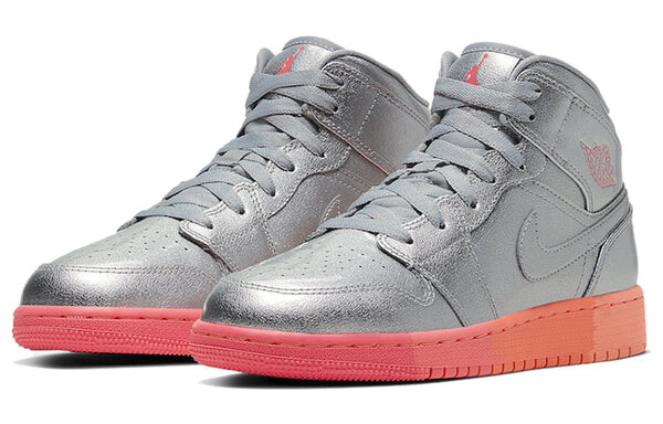 Кроссовки (GS) Air Jordan 1 Mid 'Metallic Silver Pink Crimson', цвет metallic silver/racer pink-wolf grey — фото 3