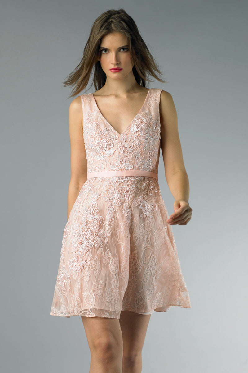 

Коктейльное платье с вышитым V-образным вырезом Basix Black Label, розовый