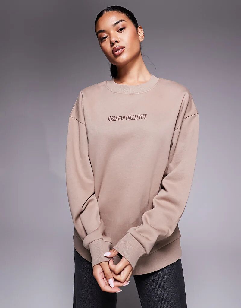 

Свободный свитшот Weekend Collective коричневого цвета с логотипом на спине